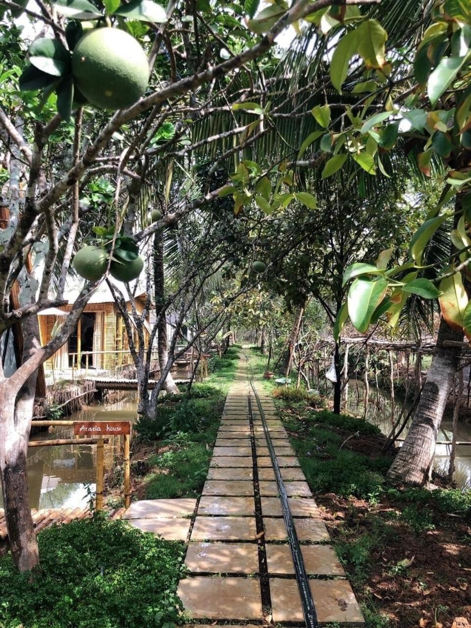 Hide Away Bungalows In Ben Tre City Exterior photo