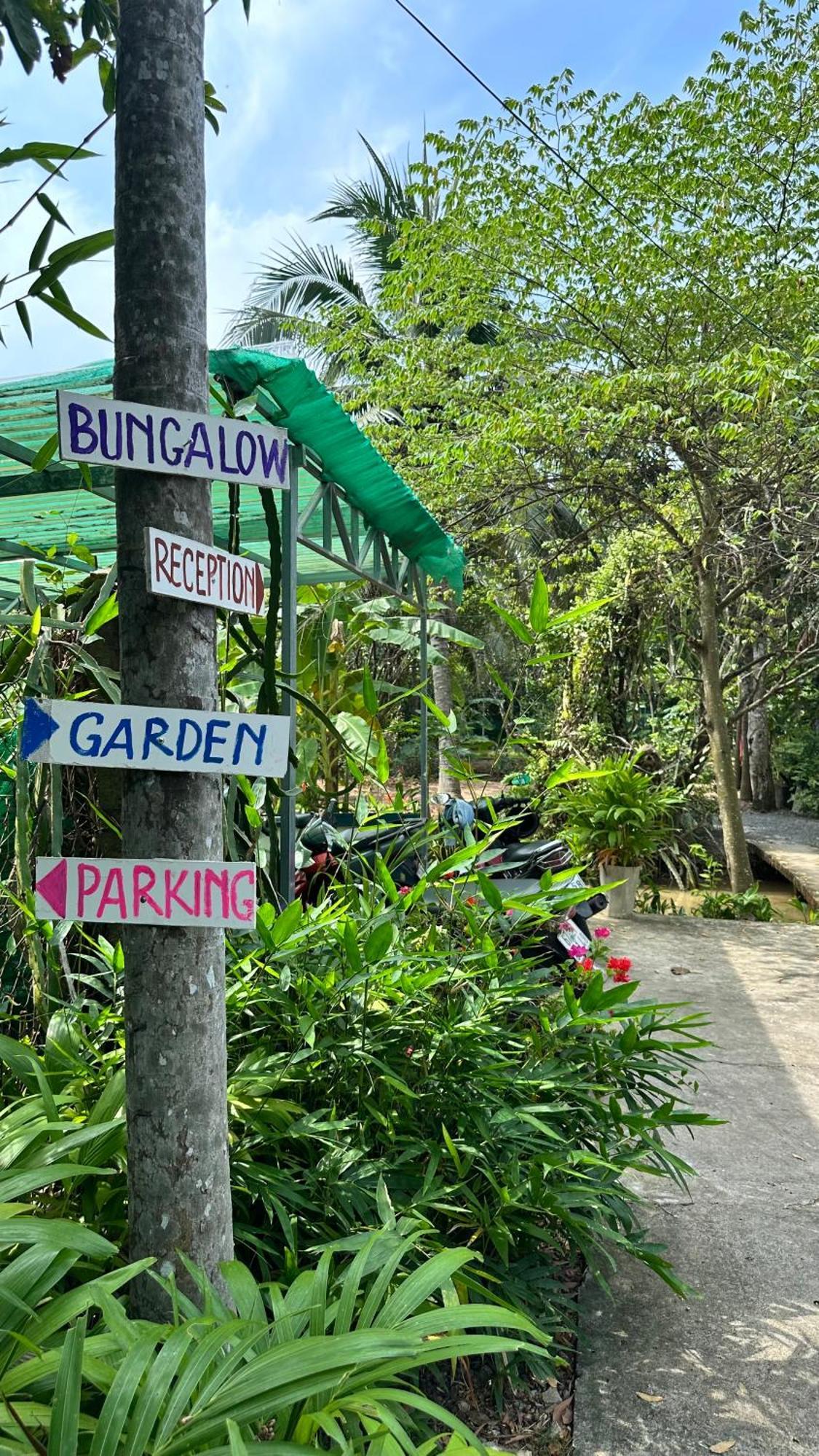 Hide Away Bungalows In Ben Tre City Exterior photo